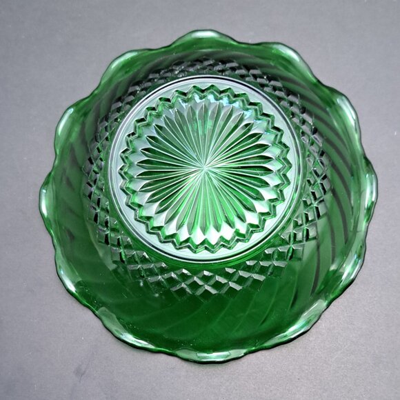 Vintage Emerald Green Glass Diamond Swirl Bowl - Picture 3 of 4